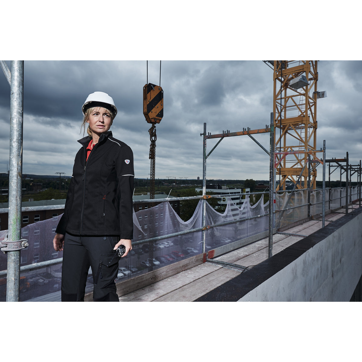 Damen-Softshelljacke BP® 1878 – schwarz, Anwendungsbild
